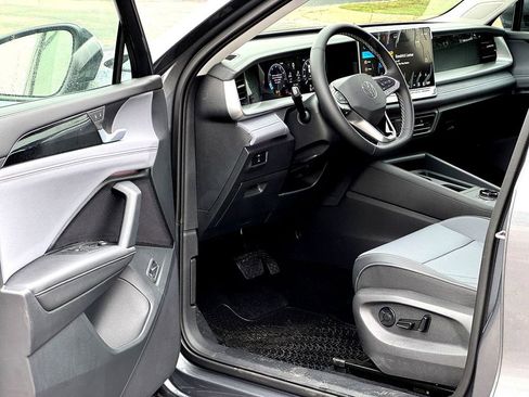 New 2026 Volkswagen Tiguan SE image 10