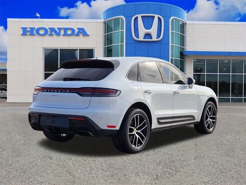 Used 2023 Porsche Macan Turbo image 3