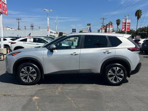 Used 2023 Nissan Rogue SV FWD image 3