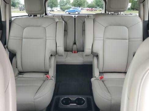 Certified 2024 Lincoln Aviator AWD w/ Premium Package image 19