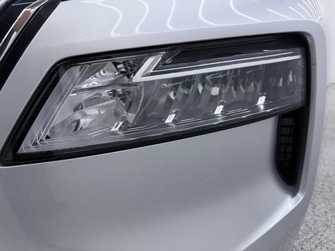 Used 2022 Nissan Rogue SV FWD image 8