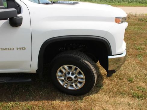 Used 2024 Chevrolet Silverado 2500 LT AWD/4WD image 8