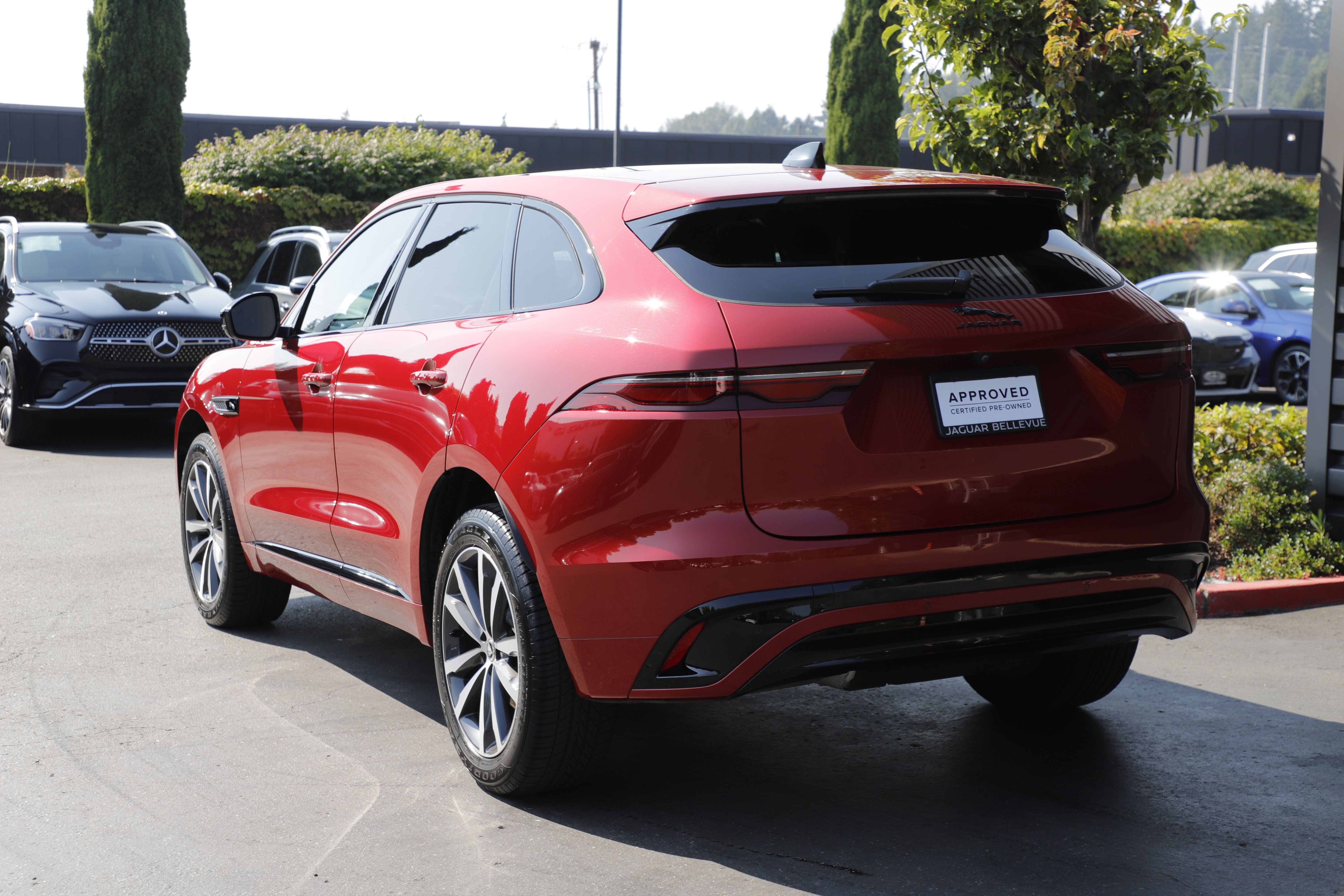 Certified 2025 Jaguar F-PACE R-Dynamic S AWD/4WD image 4