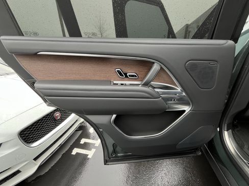 Used 2025 Land Rover Range Rover Long Wheelbase SE image 23