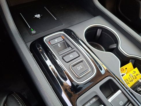 Used 2025 Honda Pilot Touring image 15