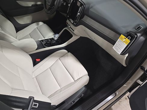 New 2026 Volvo XC40 B5 Ultra w/ Climate Package image 21