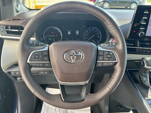 Used 2021 Toyota Sienna Platinum AWD/4WD image 27