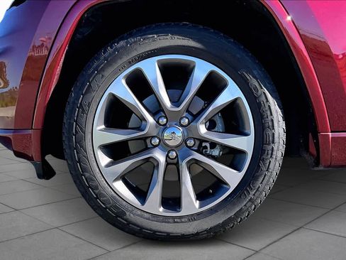 Used 2017 Jeep Grand Cherokee Overland image 10