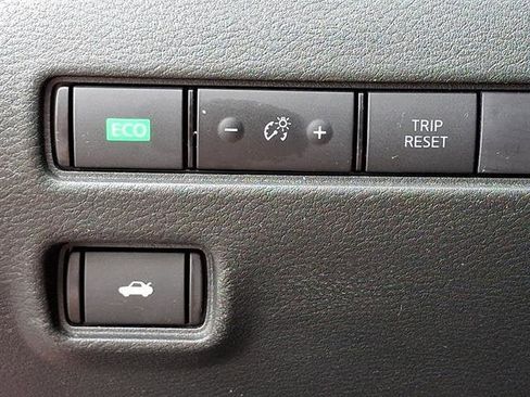 Certified 2024 Nissan Sentra SV FWD image 25