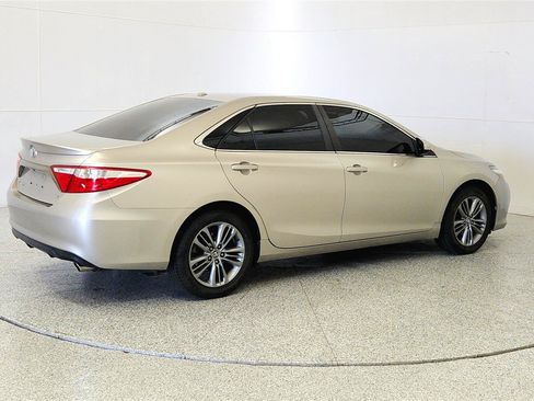 Used 2016 Toyota Camry SE w/ Moonroof Package FWD image 7
