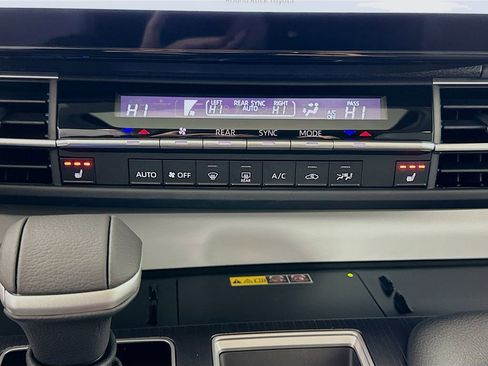 Used 2025 Toyota Sienna XLE w/ XLE Plus Package image 20