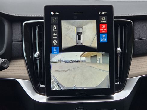 New 2026 Volvo XC90 B6 Plus w/ Protection Package Premier image 19