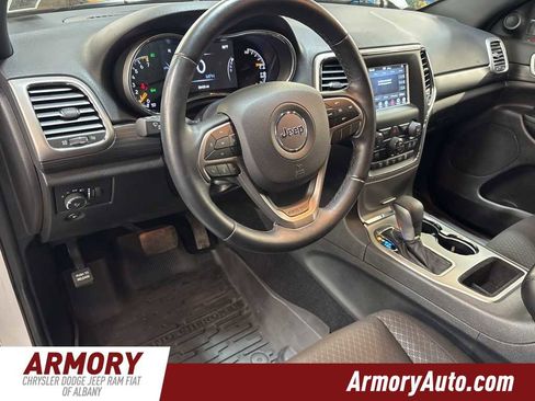 Used 2019 Jeep Grand Cherokee Laredo image 9