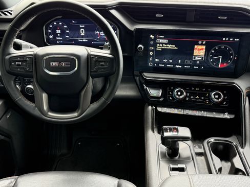Used 2024 GMC Sierra 1500 AT4 w/ Technology Package AWD/4WD image 7