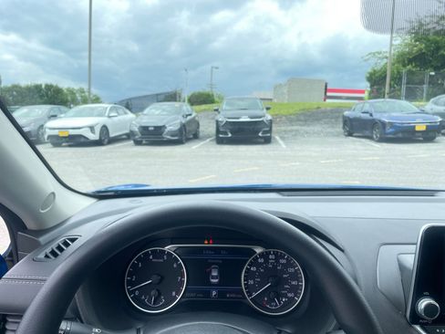 Used 2025 Nissan Sentra SV FWD image 29