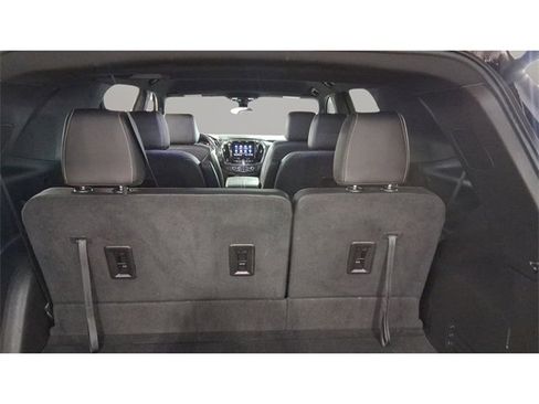 Used 2023 Chevrolet Traverse LT image 21