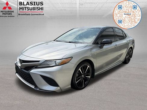 Used 2019 Toyota Camry XSE FWD image 9