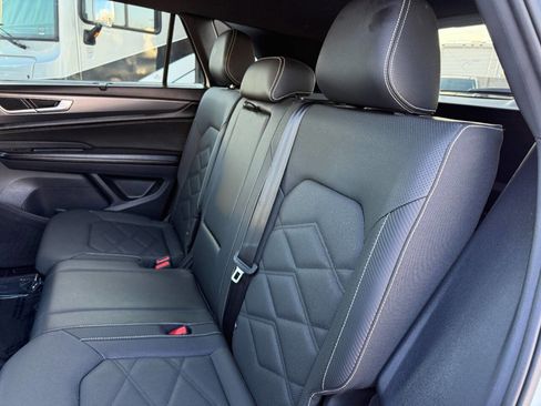 Used 2025 Volkswagen Atlas Cross Sport SE image 20