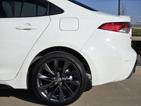 Used 2025 Toyota Corolla SE image 13