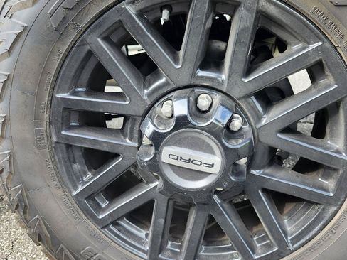 Used 2022 Ford F250 XLT w/ Black Appearance Package AWD/4WD image 3