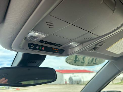 Used 2024 GMC Terrain SLE w/ Driver Convenience Package image 30