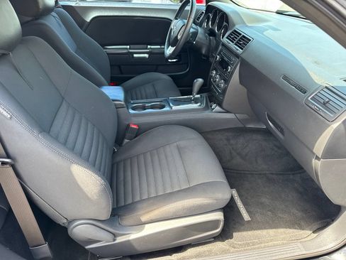 Used 2014 Dodge Challenger SXT RWD image 10