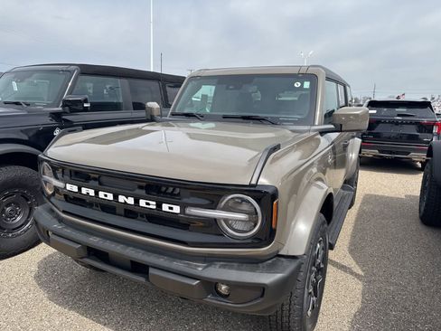 New 2026 Ford Bronco Outer Banks AWD/4WD image 1