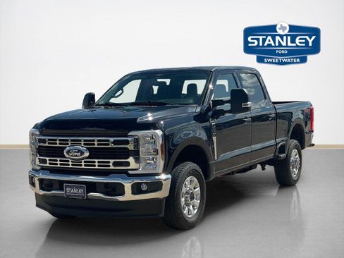 Used 2024 Ford F250 XLT w/ FX4 Off-Road Package AWD/4WD image 3
