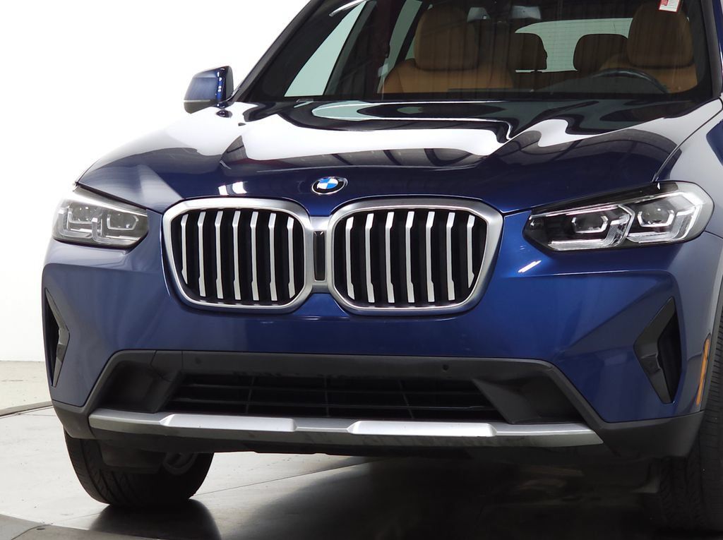 Used 2024 BMW X3 xDrive30i AWD/4WD image 3