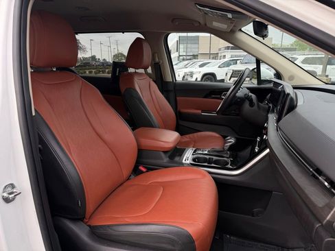 Used 2024 Kia Carnival SX FWD image 31