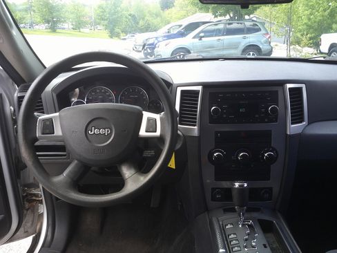 Used 2010 Jeep Grand Cherokee Laredo AWD/4WD image 16