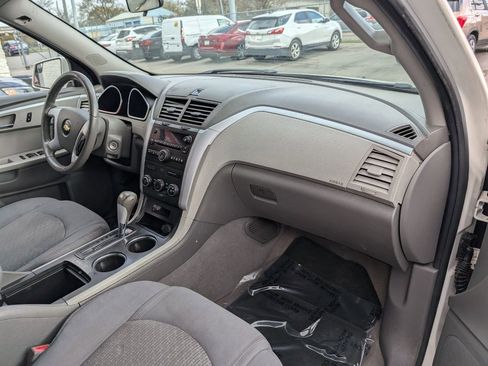 Used 2011 Chevrolet Traverse LT image 13