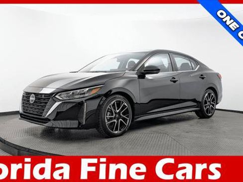 Used 2025 Nissan Sentra SR FWD image 1