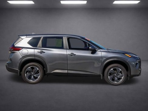 Used 2025 Nissan Rogue SV FWD image 3