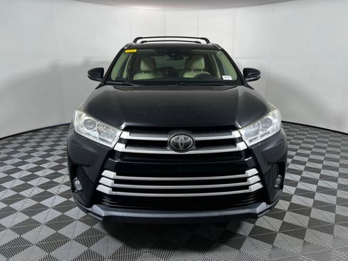 Used 2017 Toyota Highlander XLE FWD image 2