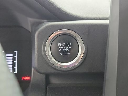 Used 2025 Toyota 4Runner SR5 AWD/4WD image 29