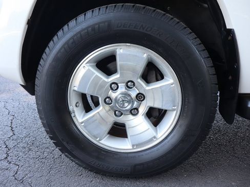 Used 2005 Toyota 4Runner Sport AWD/4WD image 38