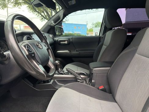 Used 2020 Toyota Tacoma TRD Sport AWD/4WD image 15
