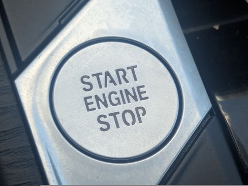 Used 2025 BMW 430i Convertible image 35