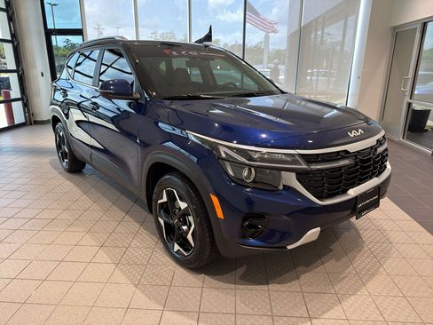 Certified 2025 Kia Seltos EX w/ EX Sunroof Package FWD image 7