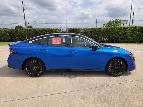 Used 2026 Nissan Sentra SR w/ Floor Mat Package FWD image 4