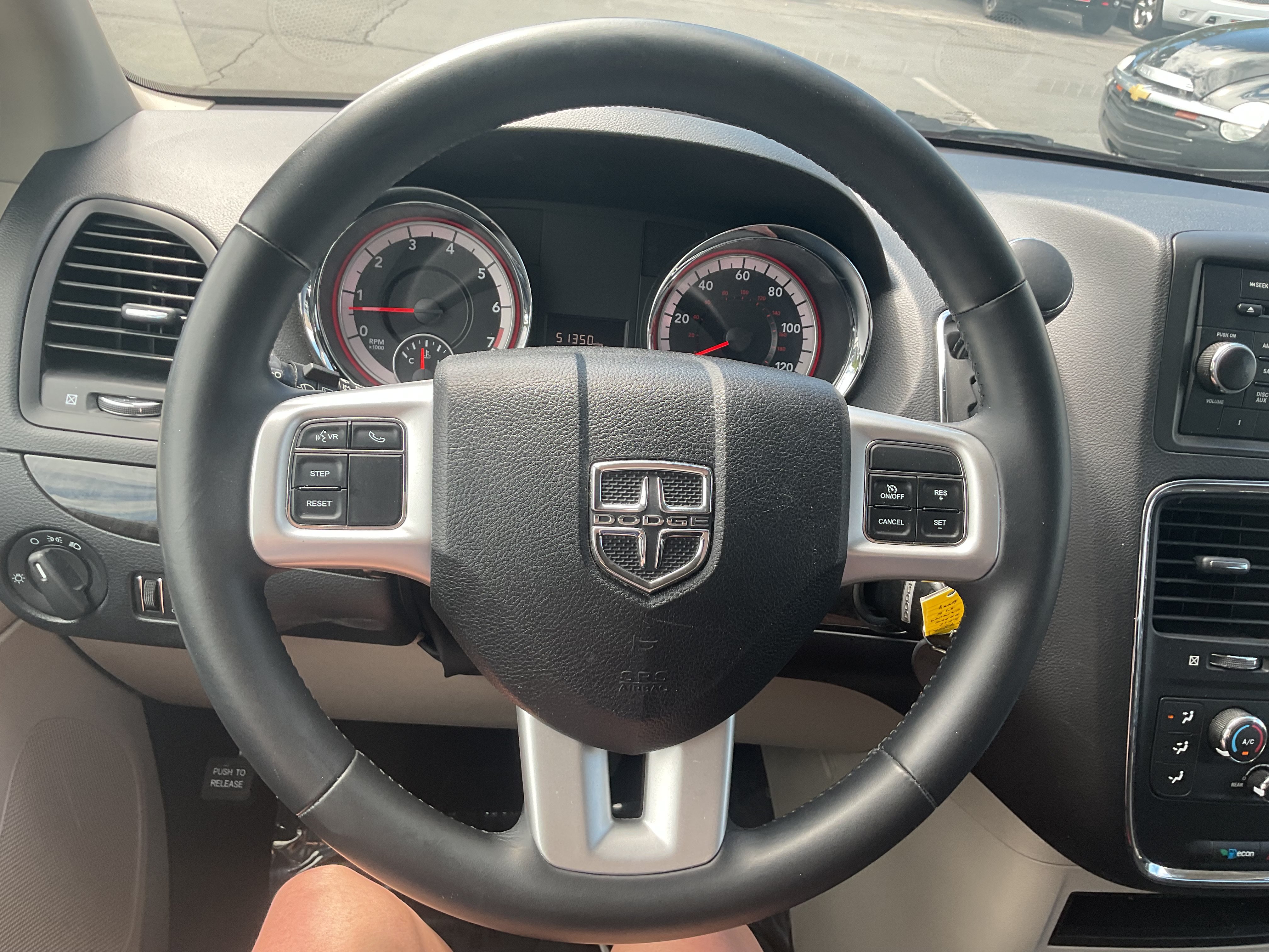 Used 2017 Dodge Grand Caravan SE w/ UConnect Hands-Free Group FWD image 12