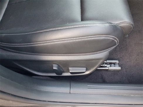 Used 2022 Genesis G70 2.0T image 36