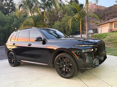 Used 2025 BMW X7 xDrive40i w/ Executive Package image 23