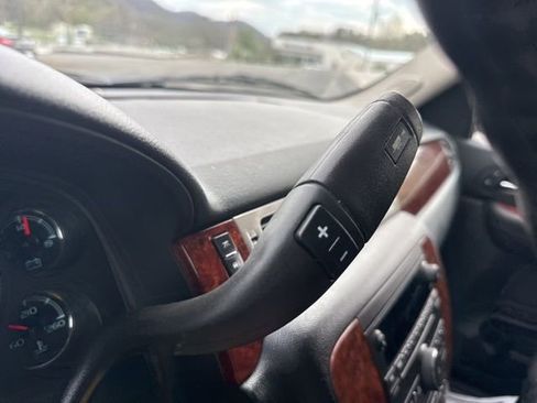 Used 2009 Chevrolet Suburban LT w/ Luxury Package image 21