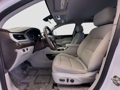 Used 2023 GMC Acadia SLE w/ Driver Convenience Package FWD image 13
