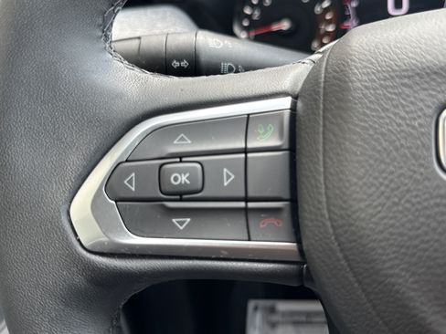 Used 2025 Jeep Compass Latitude AWD/4WD image 18
