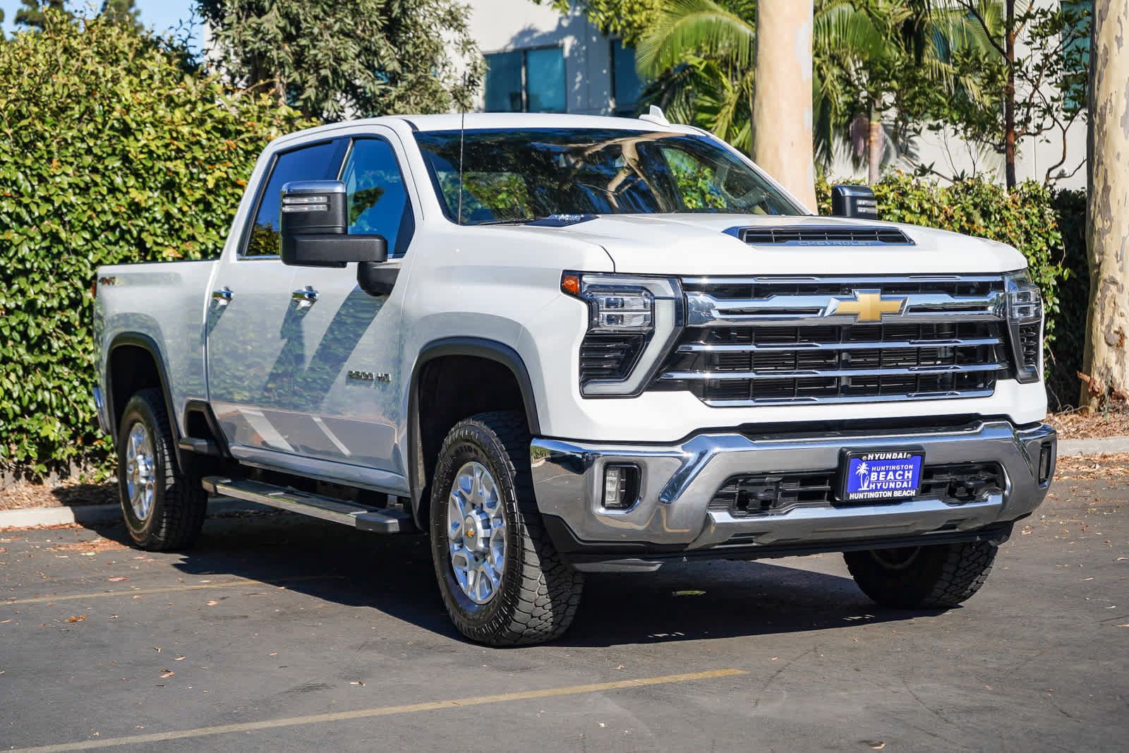 Used 2024 Chevrolet Silverado 2500 LTZ AWD/4WD image 3