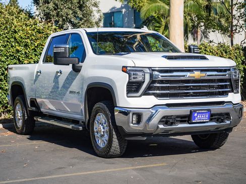 Used 2024 Chevrolet Silverado 2500 LTZ AWD/4WD image 3