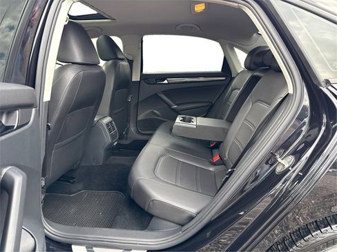 Used 2020 Volkswagen Passat 2.0T R-Line image 11